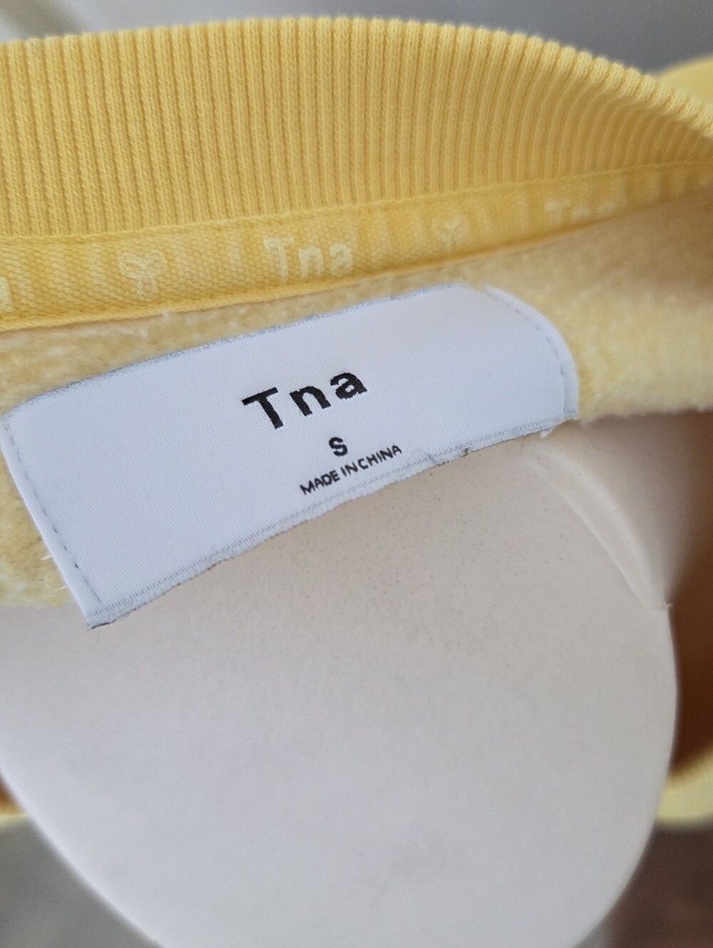 🌟Aritizia TNA Cropped Balloon Sleeve Sweatshirt - Picture 4 of 4